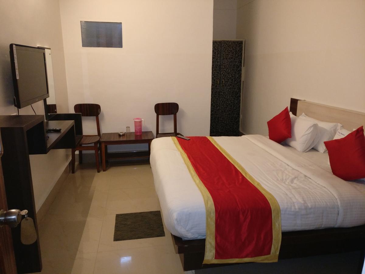 Hotel Raj Mahal Chikmagalur Exterior photo